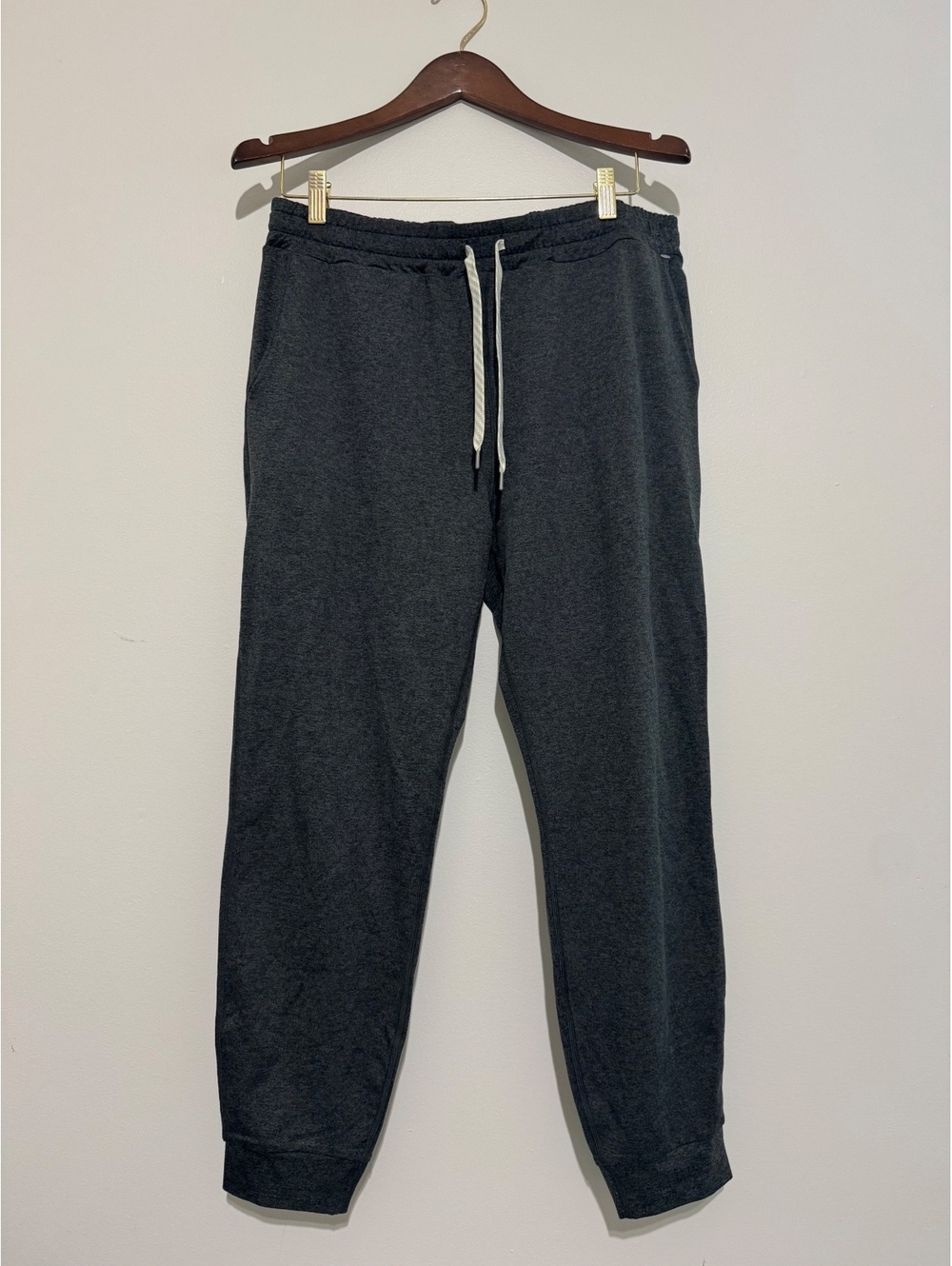 Vuori Men's Dark Gray Jogger Sweatpants Size Large